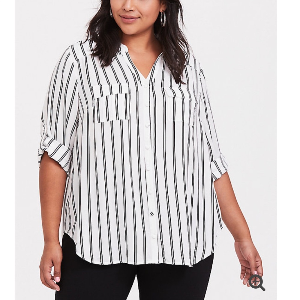 TORRID WHITE & BLACK STRIPE BUTTON FRONT BLOUSE
